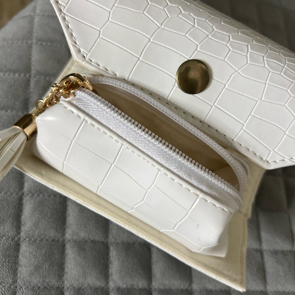 Chic White Croc-Embossed Mini Bag